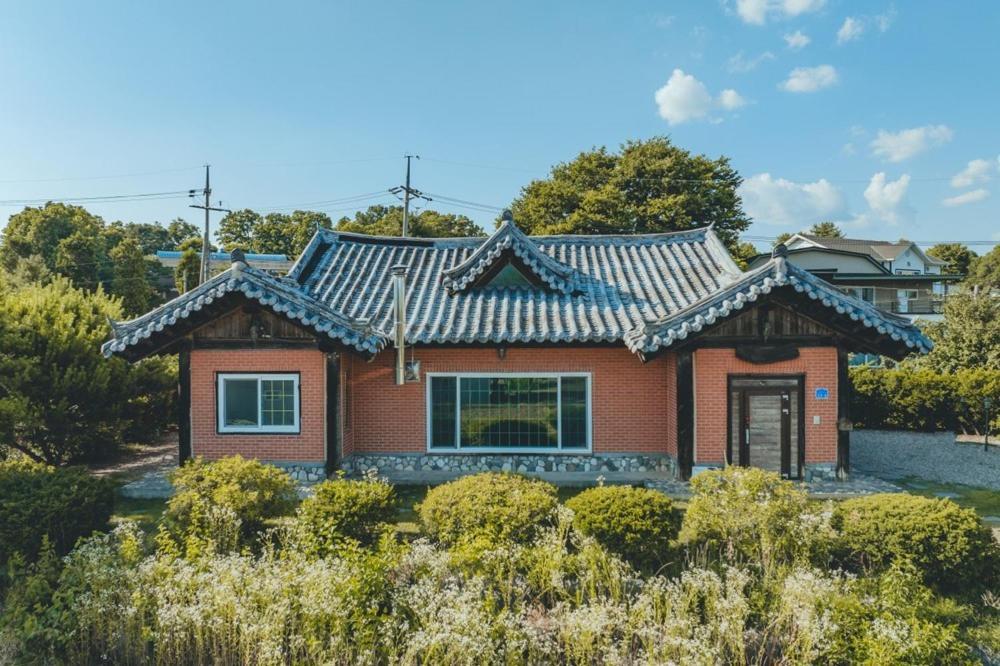 Hotel Chuncheon Viandante Dokchaehanok Exterior foto