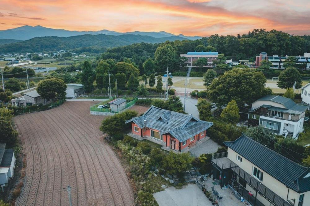 Hotel Chuncheon Viandante Dokchaehanok Exterior foto