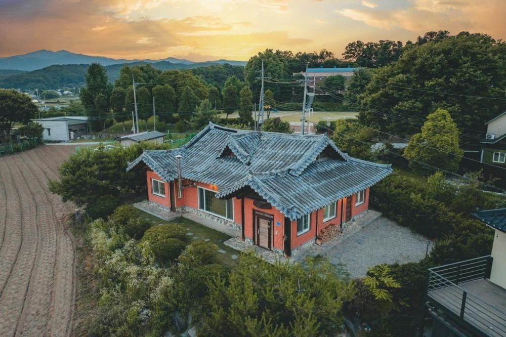 Hotel Chuncheon Viandante Dokchaehanok Exterior foto