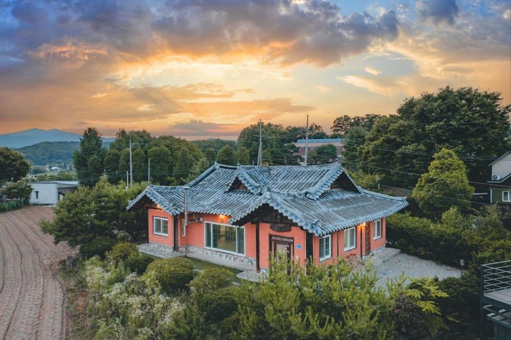 Hotel Chuncheon Viandante Dokchaehanok Exterior foto